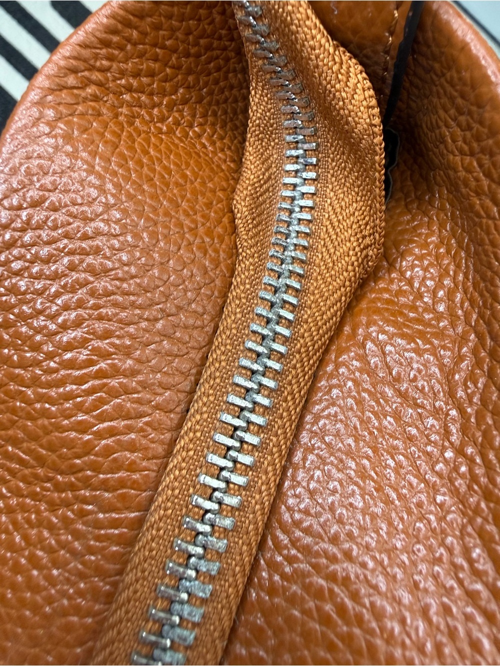 Kattee Leather Pebbled Leather Shoulder Hobo Bag - Picture 10 of 10